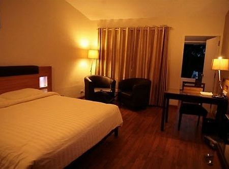 Deccan Plaza Hotel - אוטי מראה חיצוני תמונה