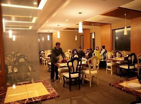 Deccan Plaza Hotel - אוטי מראה חיצוני תמונה