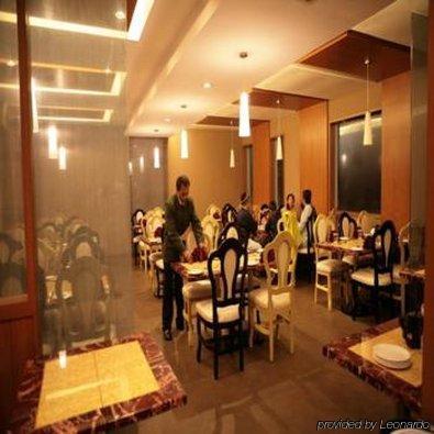 Deccan Plaza Hotel - אוטי מראה חיצוני תמונה