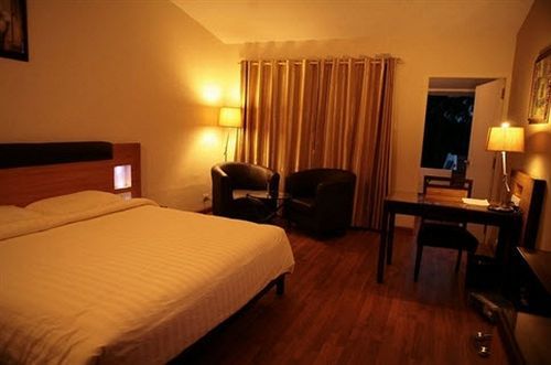 Deccan Plaza Hotel - אוטי מראה חיצוני תמונה