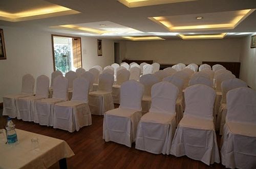 Deccan Plaza Hotel - אוטי מראה חיצוני תמונה