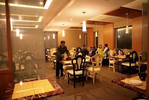 Deccan Plaza Hotel - אוטי מראה חיצוני תמונה